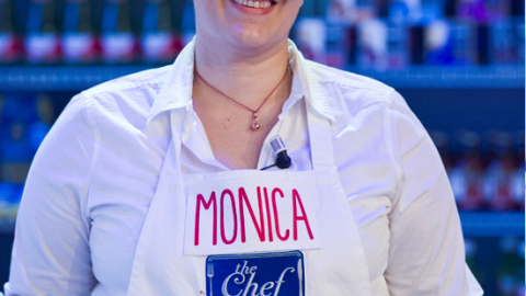 The Chef: la quarta puntata LIVE. Al posto di Giovanni entra in gara Alessandro. Vince la Squadra Nera. Monica e Alessandro i peggiori: lei minaccia di ritirarsi durante la sfida, poi viene comunque eliminata.
