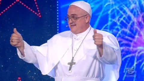 IGT 5, la quinta puntata tra improponibili cantanti e imitatori, ma a brillare sono ginnasti e acrobati