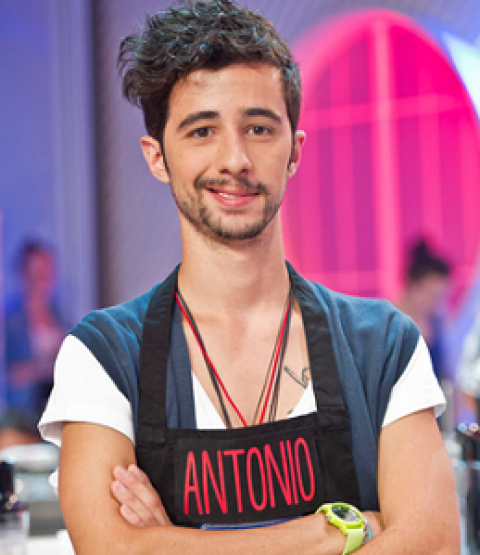 Esce Antonio. Valentina, la migliore, rispedisce Nicole tra i neri.