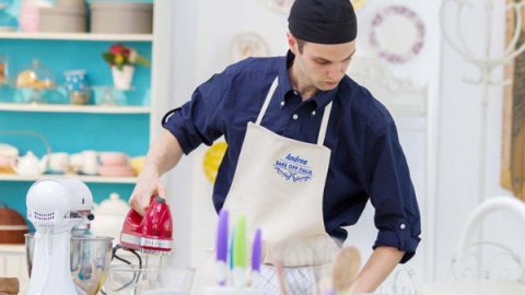 Bake Off Italia, la quarta puntata LIVE. Madalina migliore della settimana, eliminato Andrea
