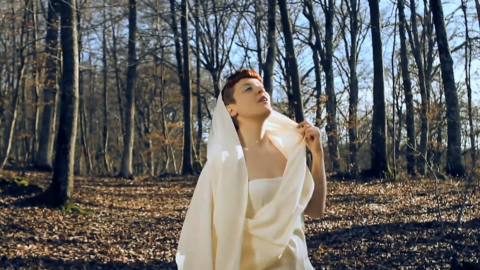 Bagnati dal sole, il testo e il video del nuovo singolo di Noemi di Sanremo 2014