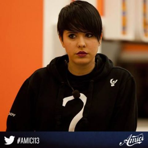 Daytime di Amici del 10 febbraio: entra Francesco, Miriam rimane nella scuola. Le maglie nere sono finite, andate in pace.