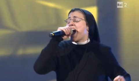 Il mondo intero ne parla: Suor Cristina ha salvato The Voice of Italy?