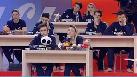 Daytime di Amici del 18 marzo: i blu di Miguel Bosè entrano in casetta.
