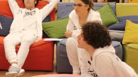 Daytime di Amici del 17 aprile: Deborah viene proposta, I Carboidrati no.