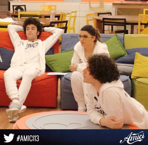 Daytime di Amici del 17 aprile: Deborah viene proposta, I Carboidrati no.