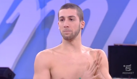 Daytime di Amici del 24 aprile: Lorenzo viene proposto, Paolo in crisi