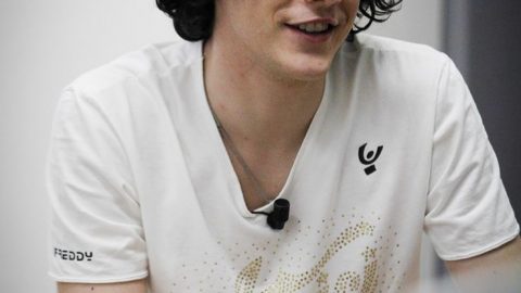 Daytime di Amici del 1 maggio: nuovo inedito per Paolo, contratto con la Sony per Deborah